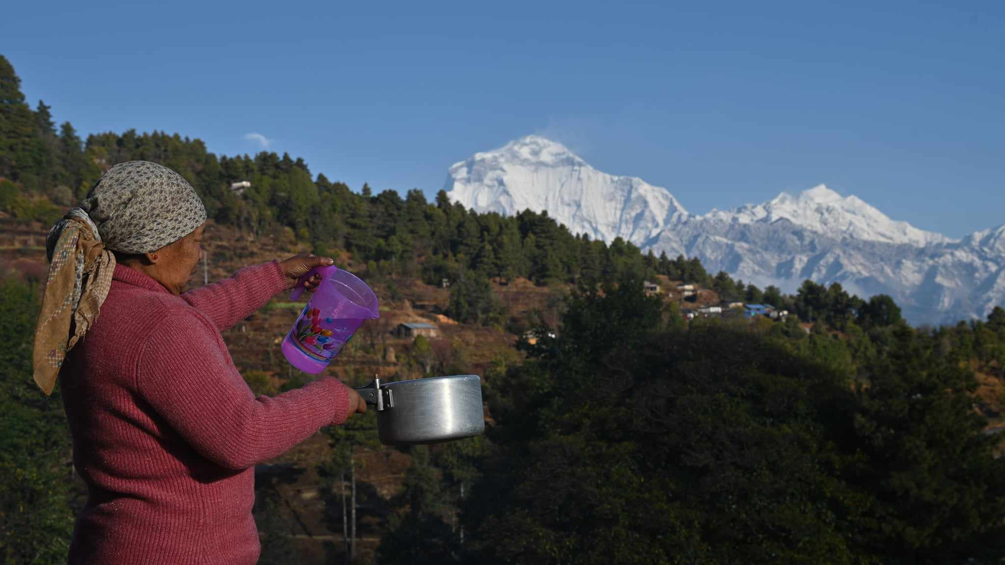 तस्वीरमा हेर्नुस् आँखैअगाडि हिमाल देखिने लोप्रे गाउँको सुन्दरता (फोटो फिचर)